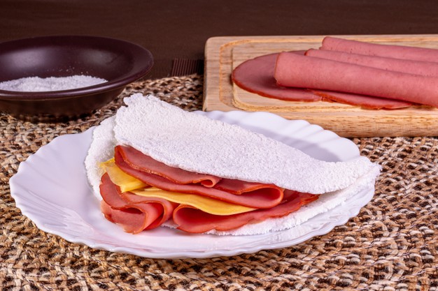 tapioca de queijo e presunto