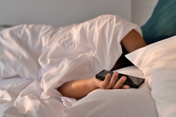 Dormir com celular