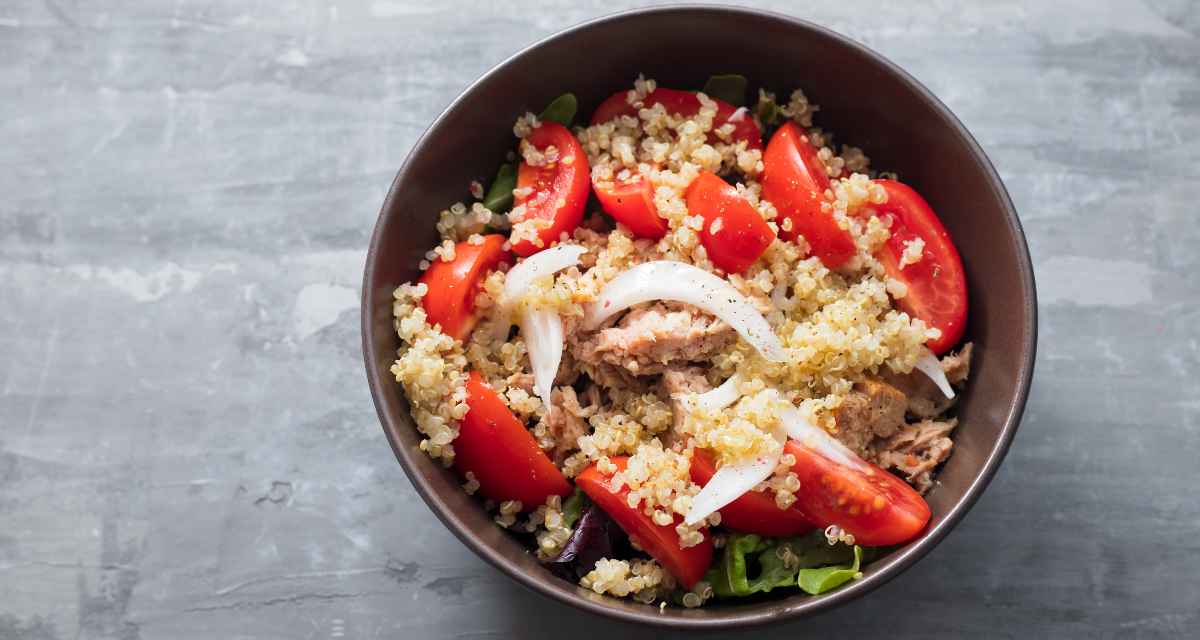 Salada de quinoa com atum