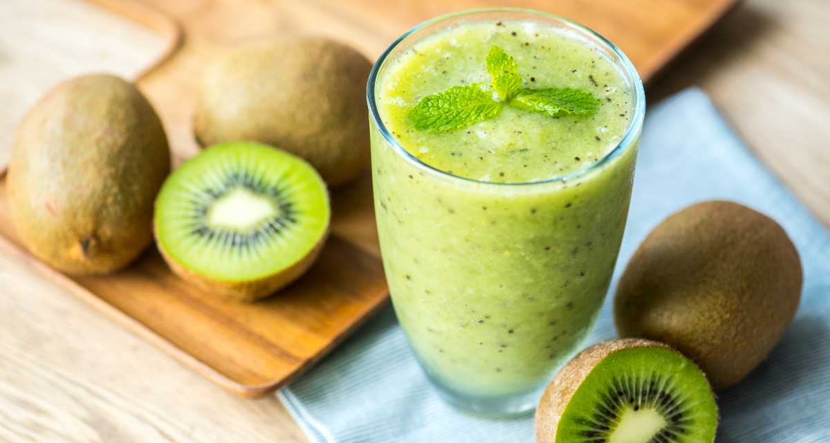 Suco detox com kiwi