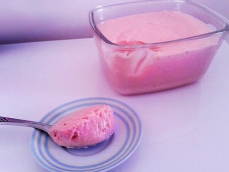 gelatina de kefir de morango