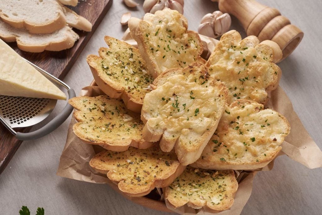 torradas caseiras com pão francês