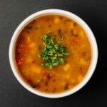 Receita de sopa de lentilha com legumes light e vegana