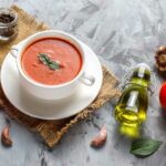 Receita de sopa de tomate fria light surpreendente