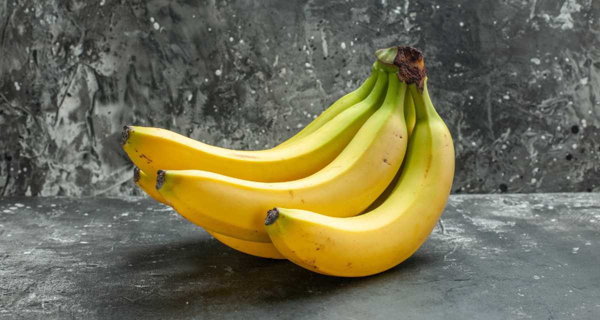 Comer banana antes de dormir faz bem? Engorda? - MundoBoaForma