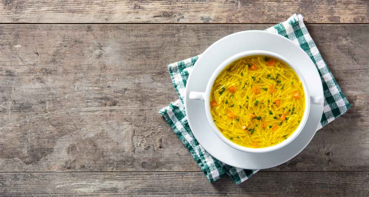 Sopa de frango com macarrão