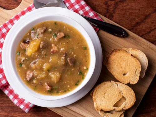 Sopa de mandioca com carne seca