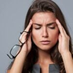 Dor de cabeça constante: principais causas e o que fazer