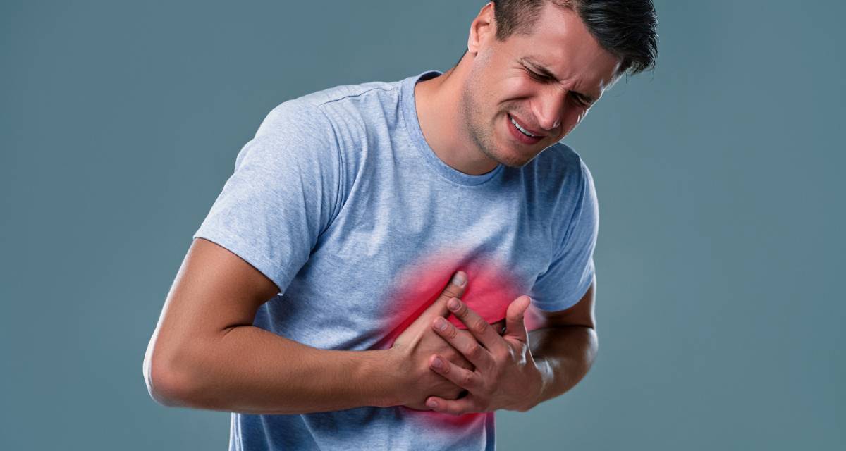 Dor no peito: 6 principais causas e quando pode ser infarto - MundoBoaForma