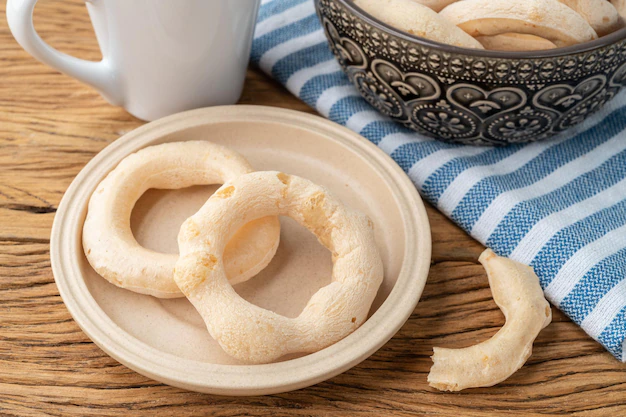 Comer biscoito de polvilho