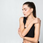 Dor no braço: 10 causas e o que fazer