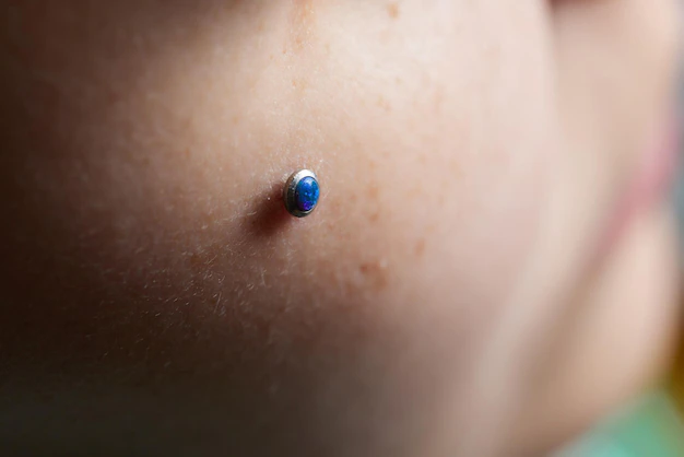 Piercing microdermal