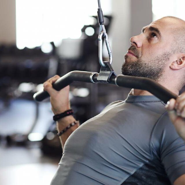 Tríceps puxada no pulley pegada pronada Como fazer e erros comuns