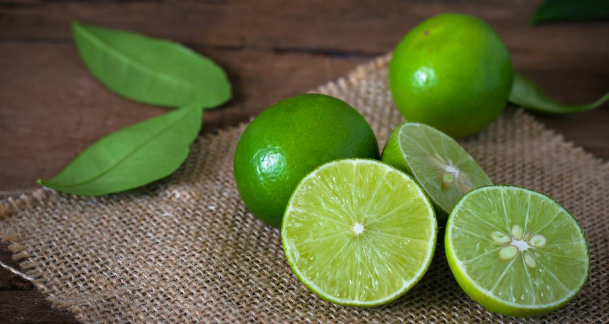 Limão diminui o fluxo menstrual? Faz menstruação descer? - MundoBoaForma