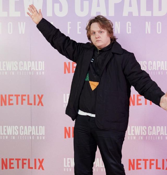 Lewis Capaldi, anuncia pausa na carreia por causa da síndrome de tourette