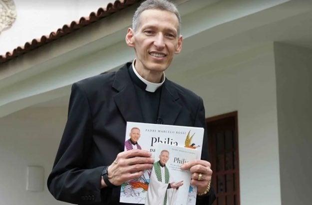 Padre Marcelo Rossi anos atrás quando estava magro e sofria de depressão. 