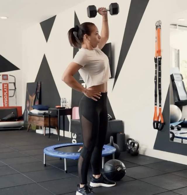 Belle Silva treinando em sua casa, post Instagram