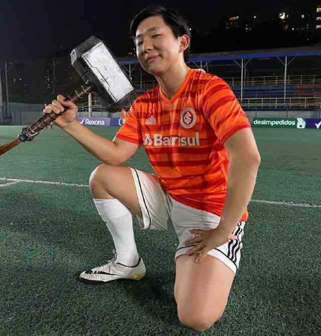 Pyong Lee após partida de futebol