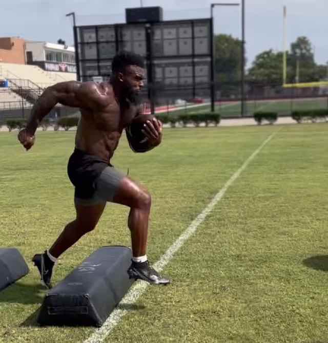 Eliljah Holyfield treinando