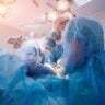 Cirurgia de transplante sendo realizada