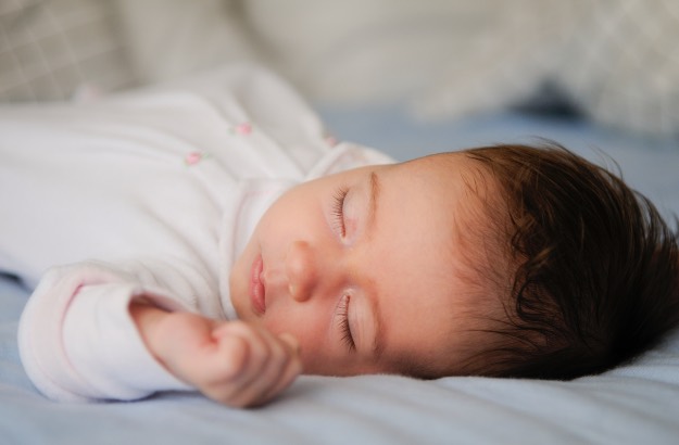 bebê dormindo um sono reparador