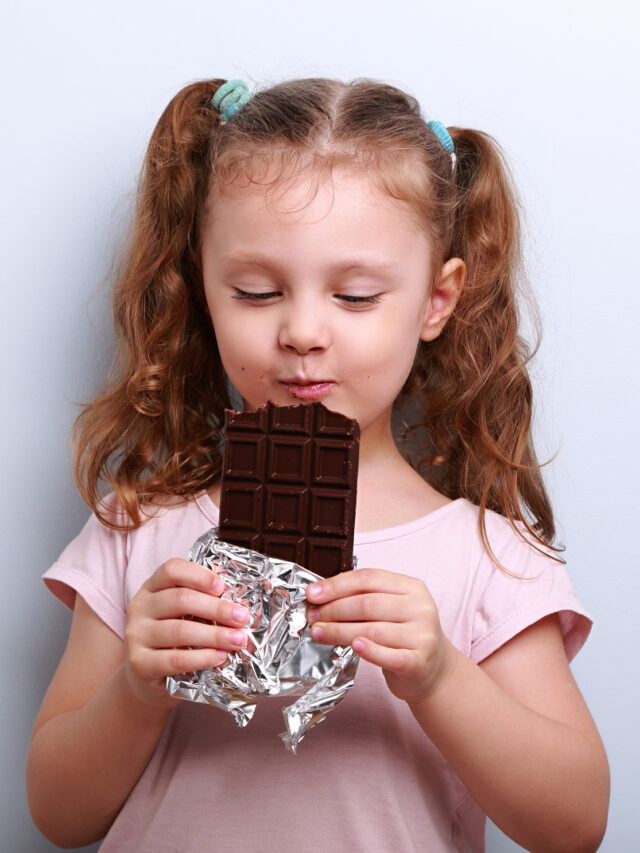 Forma de tornar o chocolate ao leite mais saudável é identificada por cientistas.
