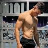 Victor Alexandre exibe corpo definido