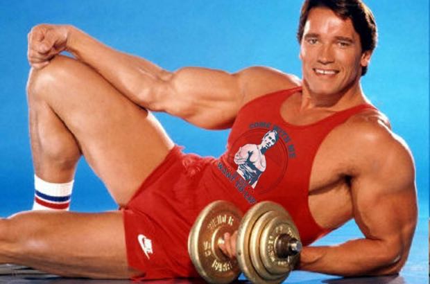 Arnold Schwarzenegger trabalhando como modelo