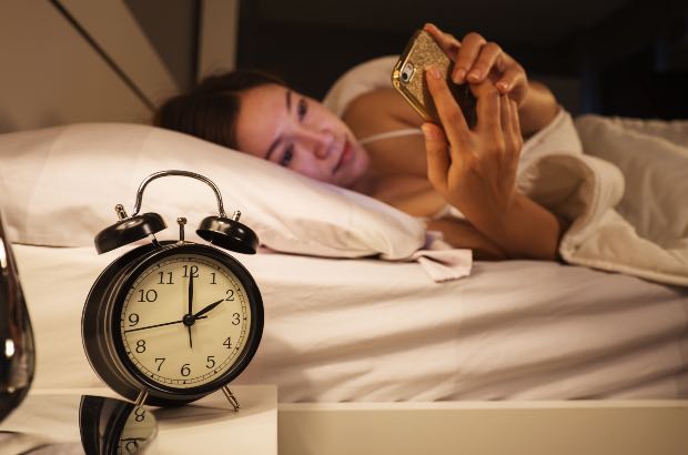 Dormir menos de 5 horas eleva risco de depressão