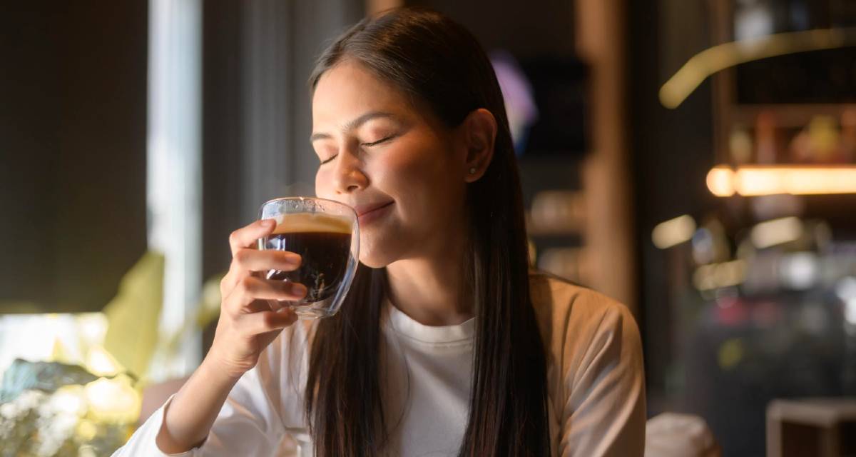 Tomando café