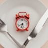 Nutricionista de Havard indica a hora cerda do café da manhã e jantar para não engordar