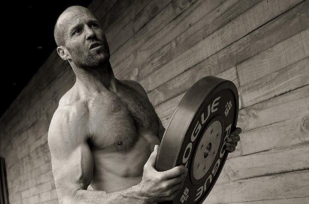 Jason Statham treinando, post Instagram 