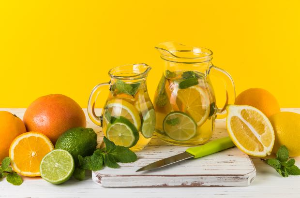 Água aromatizada de limão e laranja 