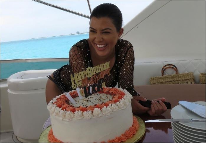 Kourtney Kardashian e seu bolo de aniversário