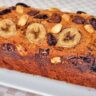 Bolo de banana com passas