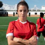 Mulheres jogando futebol capa