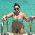 Ex-BBB Cacau Macedo exibe "corpo real" em foto de biquíni e faz reflexão