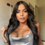 Influencer diz que arrancou prótese de silicone com as mãos: "Começou a sair"