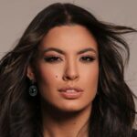 Ex-“BBB” Beatriz Reis coloca lente de contato nos dentes, compare