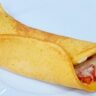 Lanche de ovo com frango