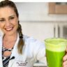 Suco de abacaxi com gengibre e espinafre