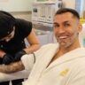 Ex-"BBB" Arthur Picoli surpreende com transformação após transplante de cabelo e de barba