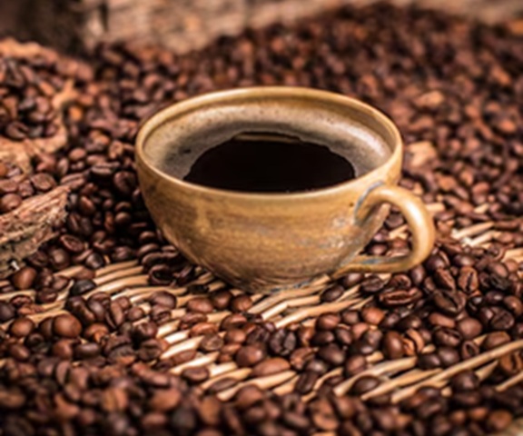 Café sem açúcar pode reduzir risco de demência, indica estudo
