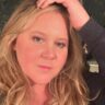 Amy Schumer diz ter ficado "acamada" por uso de Ozempic: "Qual é o sentido?"