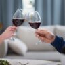 Beber vinho durante as refeições pode ajudar a queimar calorias, afirma estudo