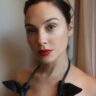 Gal Gadot diz ter perdido visão e audição por causa de coágulo no cérebro que descobriu na gravidez: "Me derrubou"