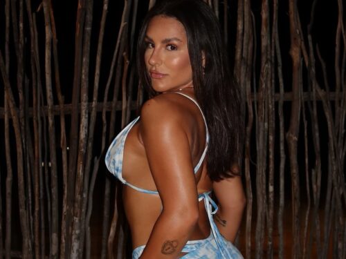 Kéfera mostra resultado de treinos e ensina receita de bolo de cenoura saudável