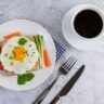 Consumo de café e ovos é associado a altos níveis de PFAS no corpo, diz estudo; entenda