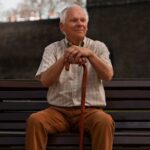 Muito tempo sentado aumenta risco de Alzheimer, aponta pesquisa