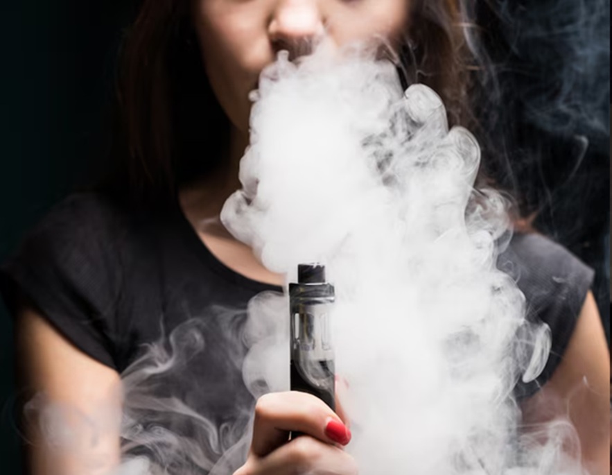 Cigarro eletrônico: 8,7% dos adolescentes usam vapes no Brasil, cinco vezes mais que o tabaco convencional